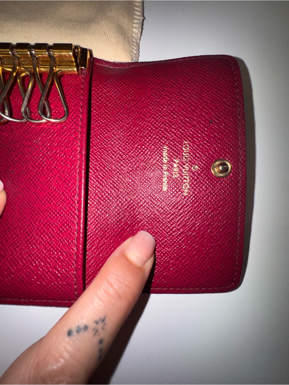 LOUIS VUITTON Monogram 6 Key Multicles Holder Fuchsia - Picture 10 of 16